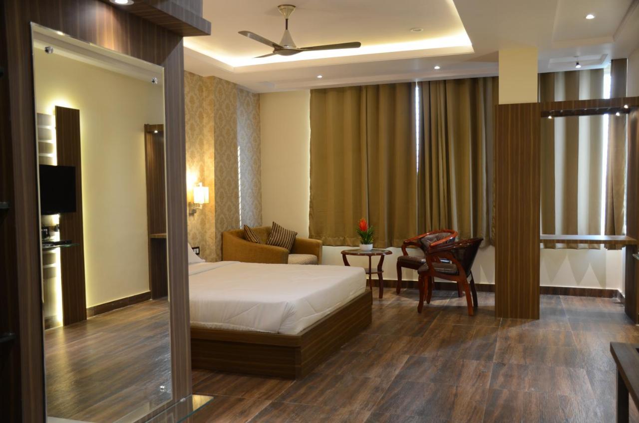 Puja Residency Hotel Varanasi Bagian luar foto