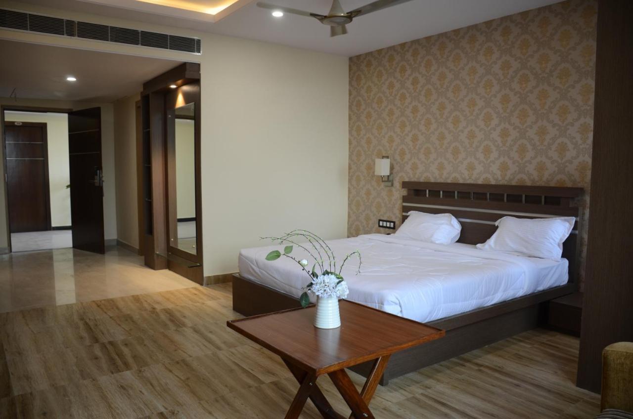 Puja Residency Hotel Varanasi Bagian luar foto