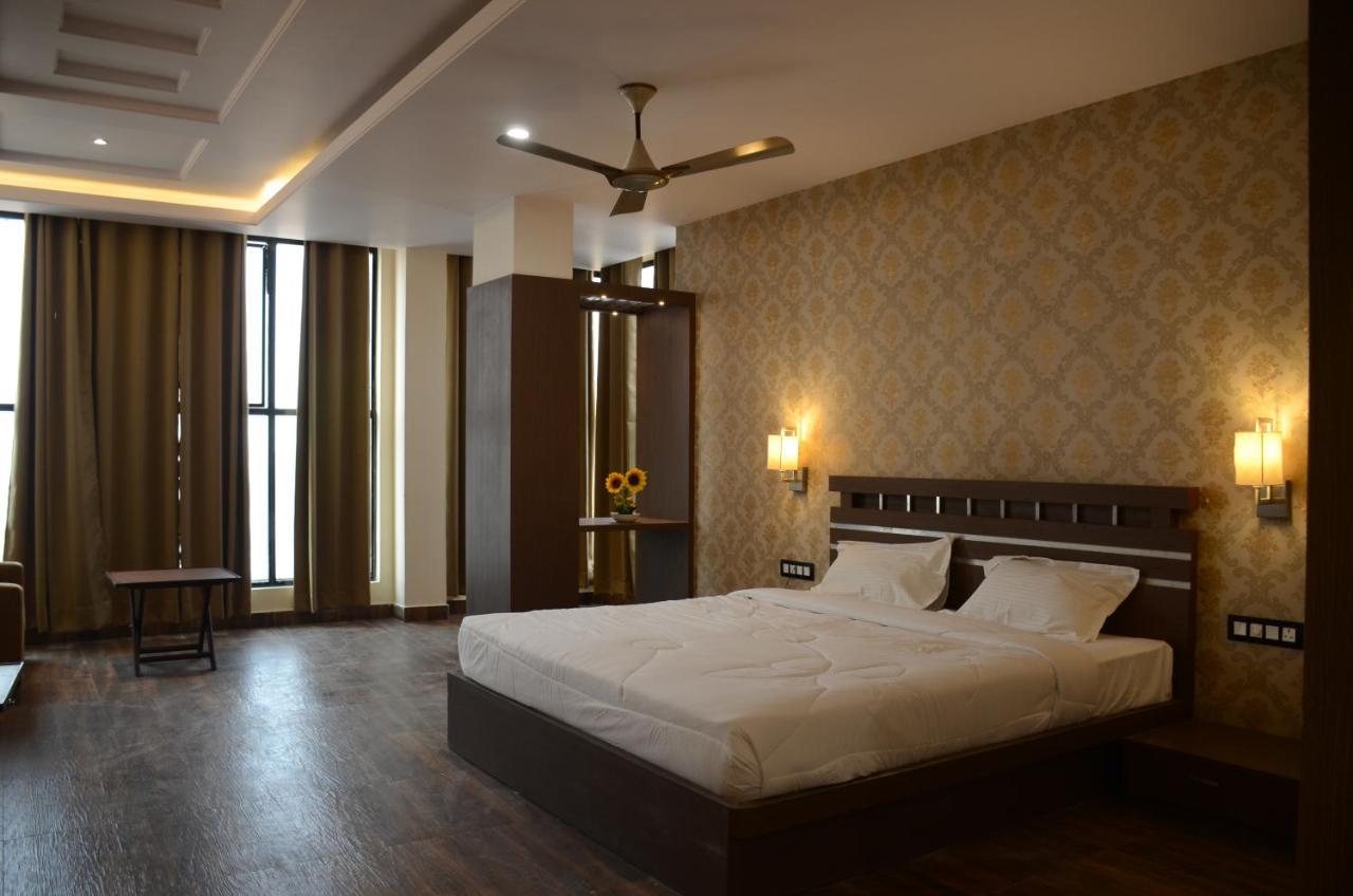 Puja Residency Hotel Varanasi Bagian luar foto