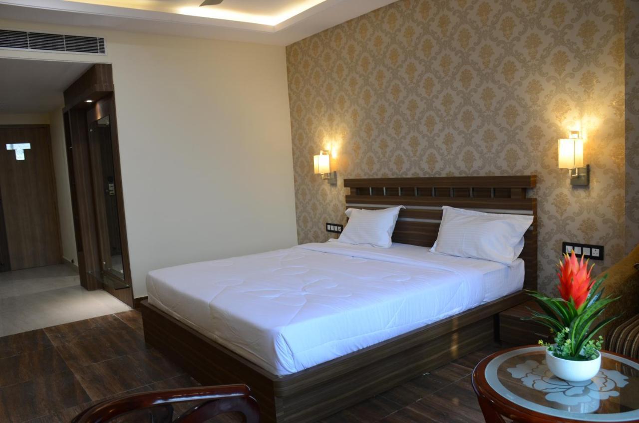 Puja Residency Hotel Varanasi Bagian luar foto