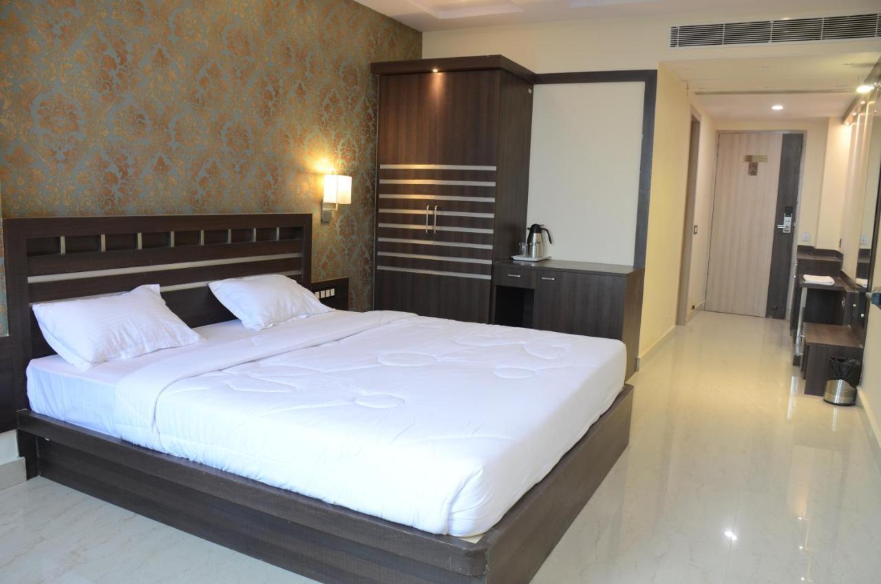 Puja Residency Hotel Varanasi Bagian luar foto