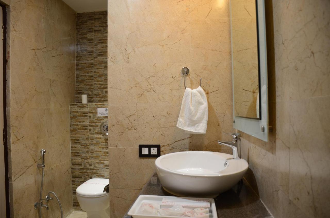 Puja Residency Hotel Varanasi Bagian luar foto