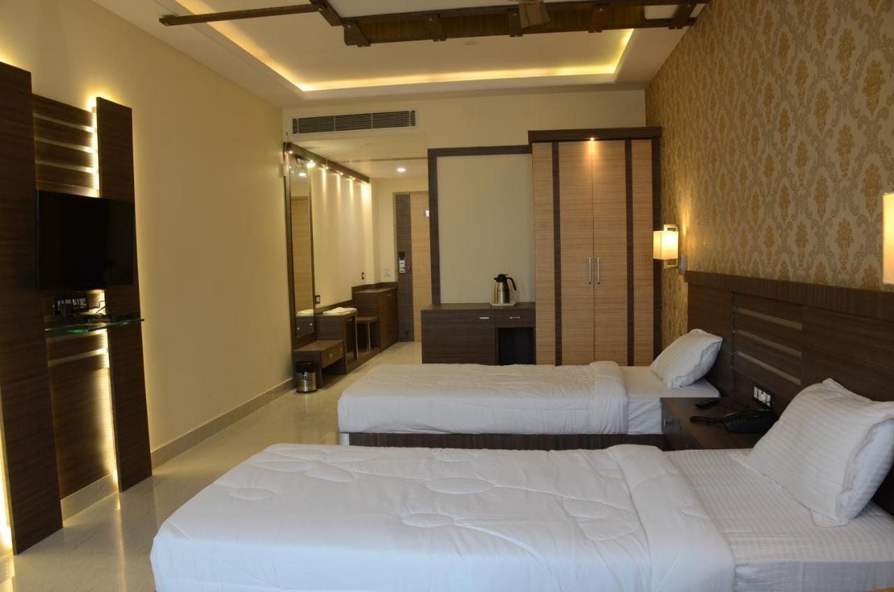 Puja Residency Hotel Varanasi Bagian luar foto