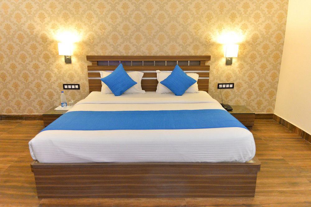 Puja Residency Hotel Varanasi Bagian luar foto