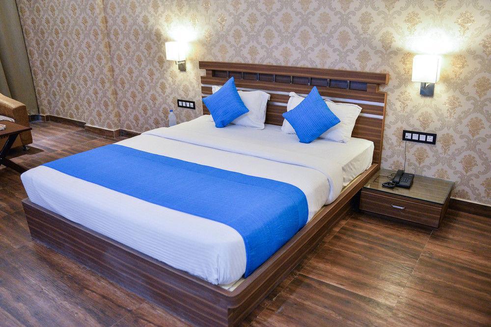 Puja Residency Hotel Varanasi Bagian luar foto