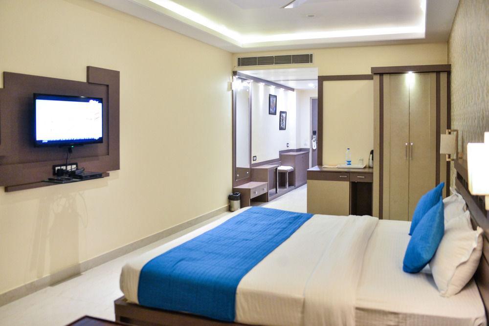 Puja Residency Hotel Varanasi Bagian luar foto